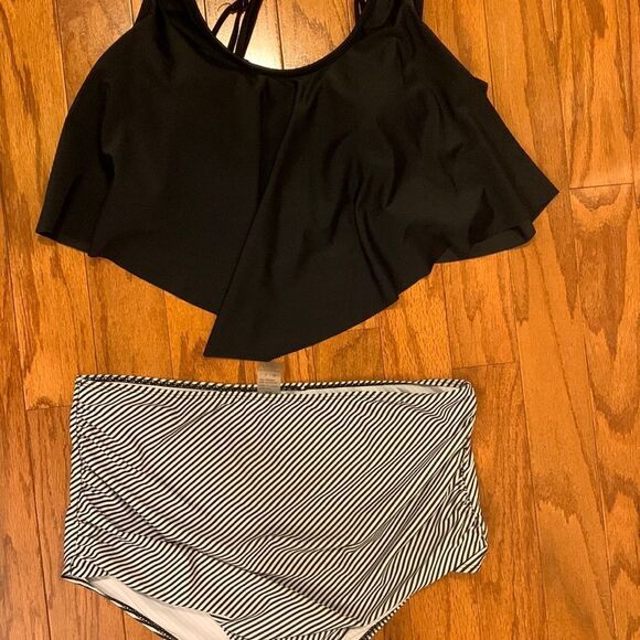 Size XXL black ruffle bikini top & high waist bottom with side ruching - Picture 1 of 10